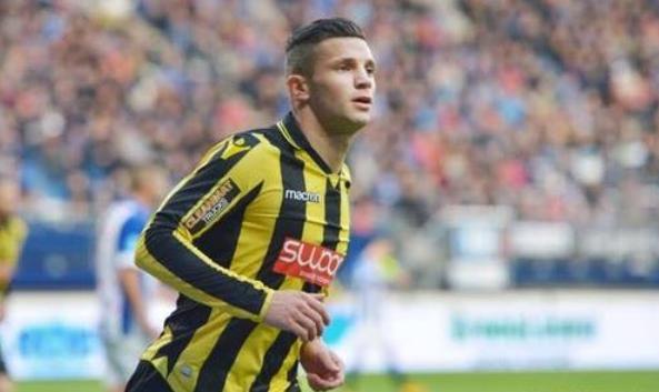 高擎红旗 高擎红旗